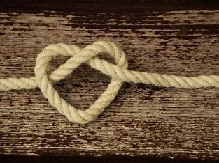 BIj iedereen zit het hart wel eens in de knoop. Ik help je met rouw en verlies begeleiding